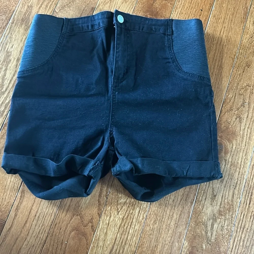 Maternity black short